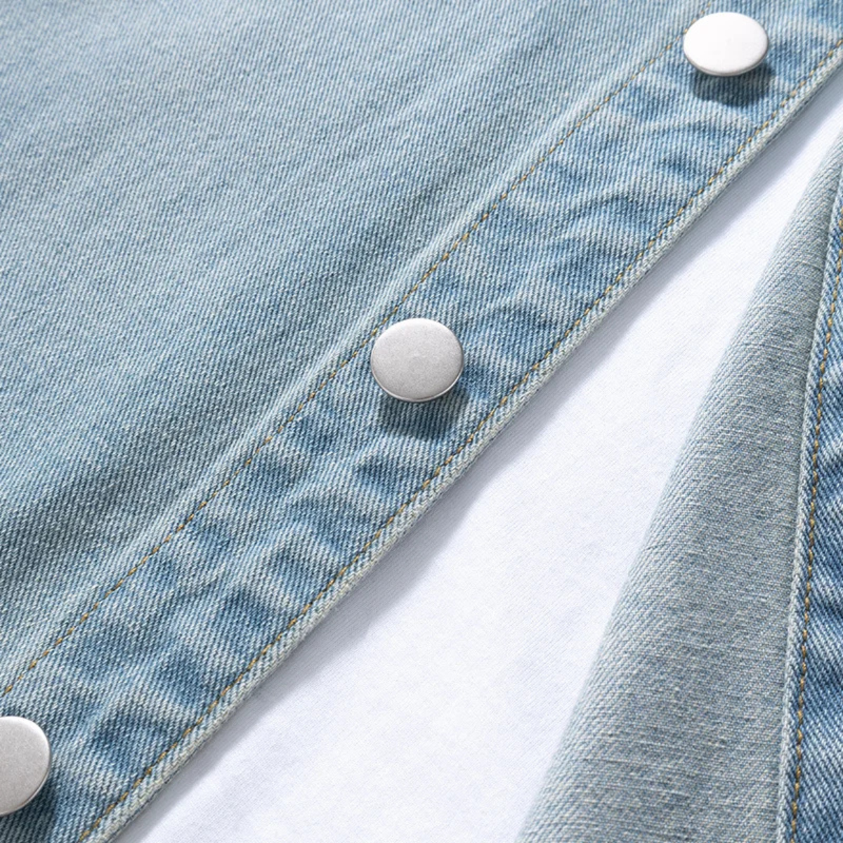 The Meadowlark Hill Men’s Vintage Denim Smart Shirt