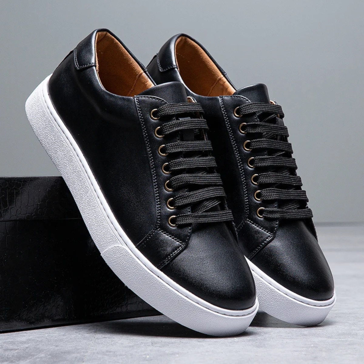 The Meadowlark Men’s Classic Low Top Casual Lace Up Shoes