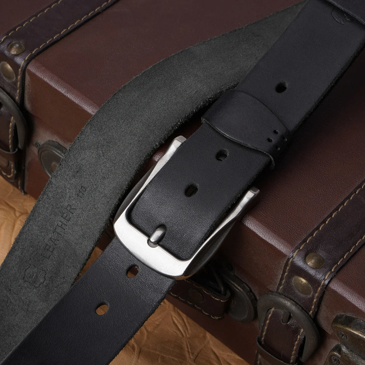 The Farnham Belt – Classic Cowhide Leather Hand Finished